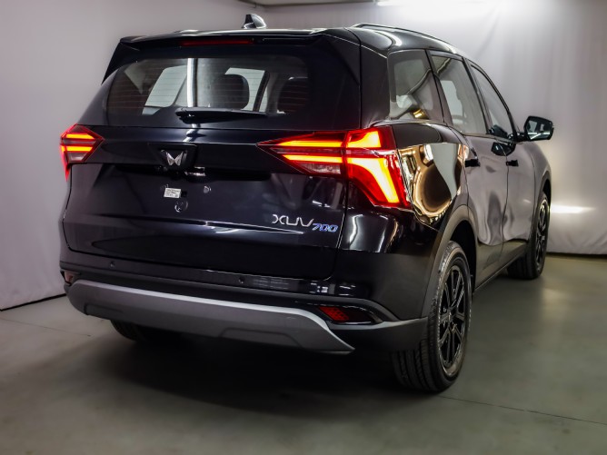 2026 Mahindra XUV700 2.0 AX7L Auto (7 Seater) - Image 3