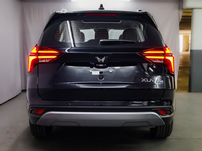 2026 Mahindra XUV700 2.0 AX7L Auto (7 Seater) - Image 4