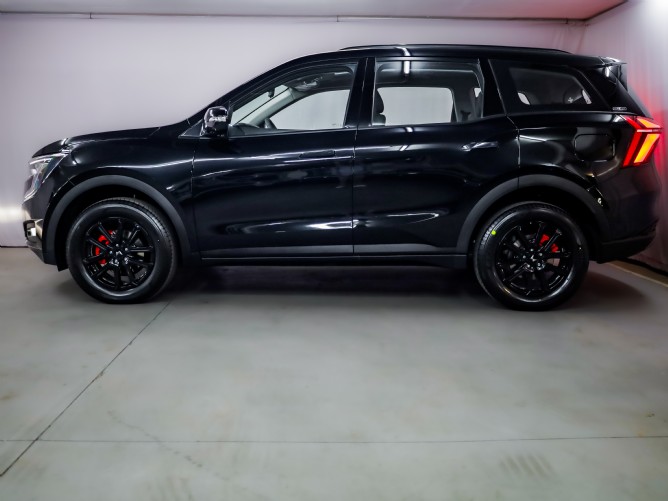 2026 Mahindra XUV700 2.0 AX7L Auto (7 Seater) - Image 2