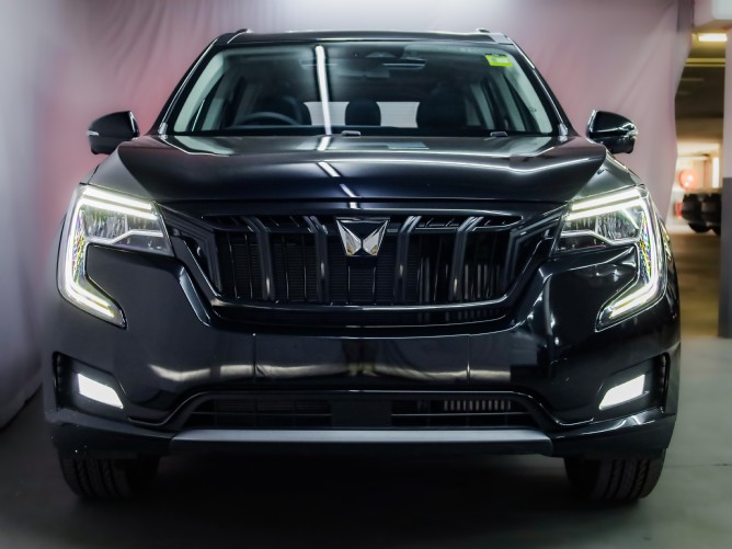 2026 Mahindra XUV700 2.0 AX7L Auto (7 Seater) - Image 5