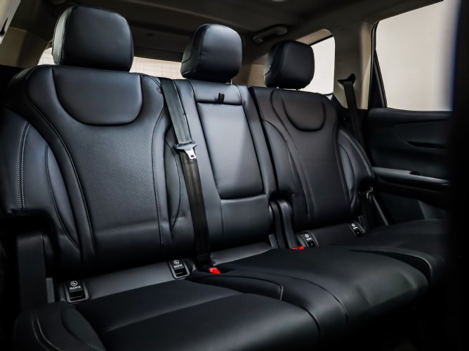 2026 Mahindra XUV700 2.0 AX7L Auto (7 Seater) - Image 7