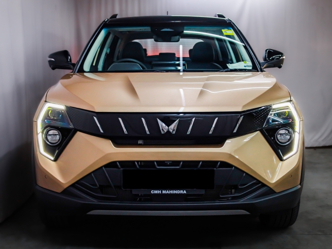 2025 Mahindra XUV 3XO 1.2T AX7L Auto - Image 5