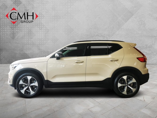 2025 Volvo XC40 B4 Geartronic Plus Dark (Mild Hybrid) - Image 4