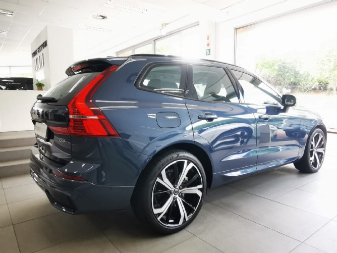 2025 Volvo XC60 B5 (P) Geartronic AWD Ultimate Dark - Image 7