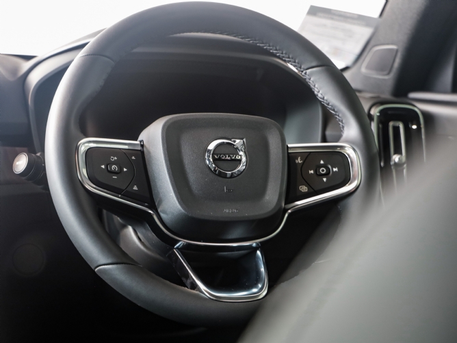 2025 Volvo C40 Recharge Twin Motor Ultimate - Image 4