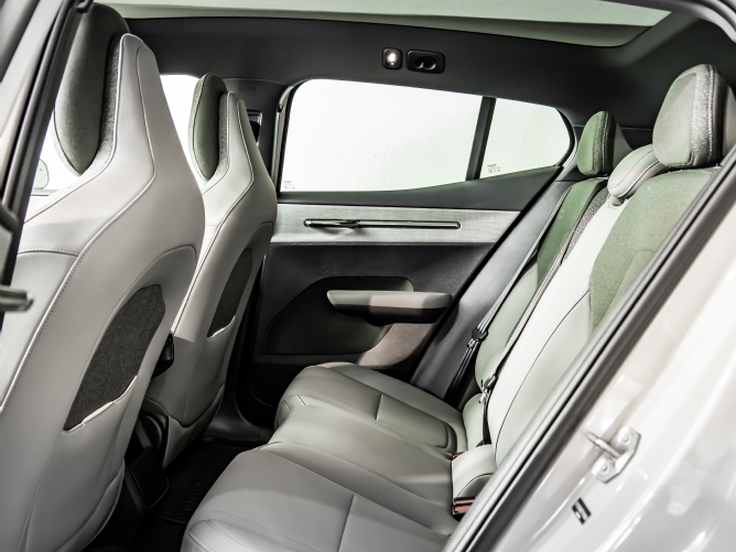 2025 Volvo EX30 Cross Country Ultra Twin Motor Performance - Image 5