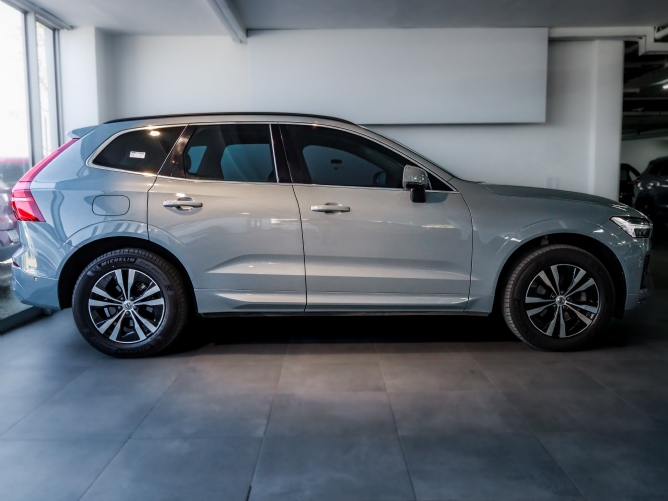 2025 Volvo XC60 B5 (P) Geartronic AWD Essential - Image 2