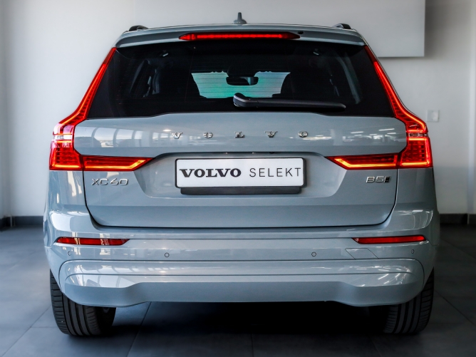 2025 Volvo XC60 B5 (P) Geartronic AWD Essential - Image 5