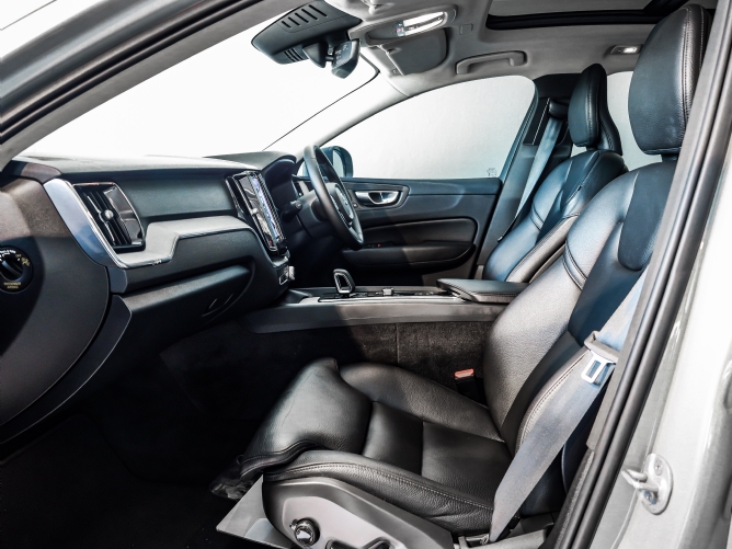 2025 Volvo XC60 B5 (P) Geartronic AWD Essential - Image 6