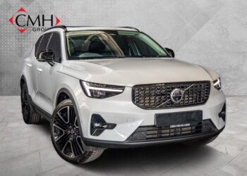 2026 Volvo XC40 B4 Geartronic Plus Dark (Mild Hybrid)